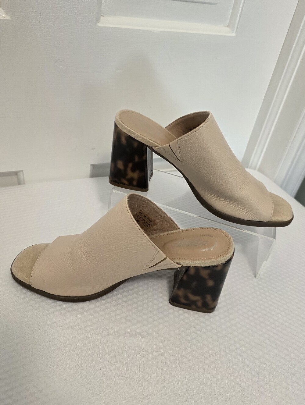 Rockport Total Motion Amara Light Beige Open-Toe Slide Heel Sandals Size 7.5